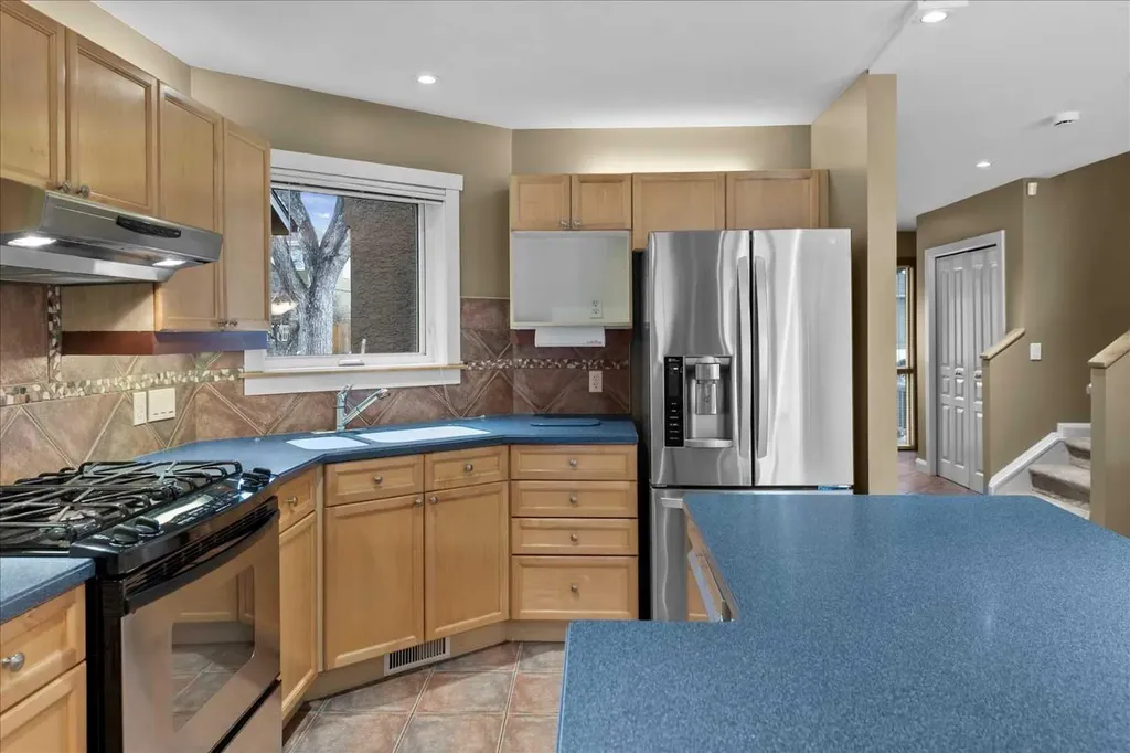415 28 Avenue NW Calgary AB T2M 2K7
