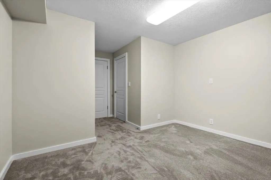 415 28 Avenue NW Calgary AB T2M 2K7