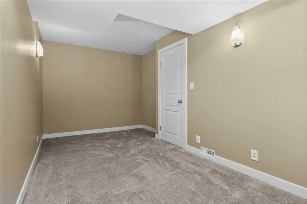 415 28 Avenue NW Calgary AB T2M 2K7