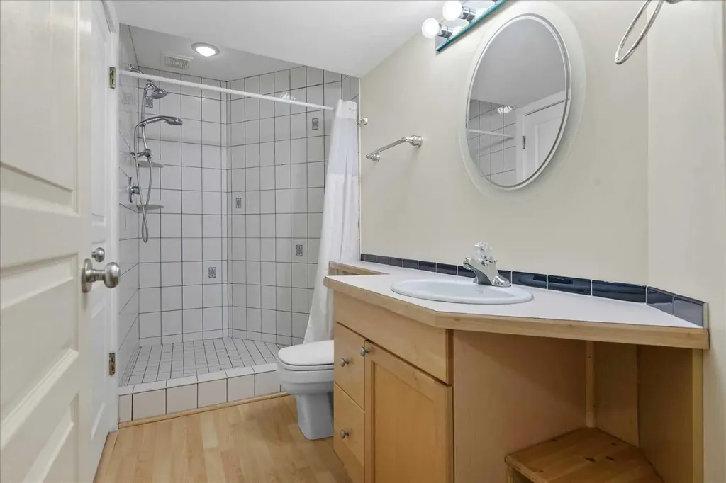 415 28 Avenue NW Calgary AB T2M 2K7