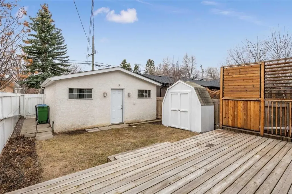 415 28 Avenue NW Calgary AB T2M 2K7