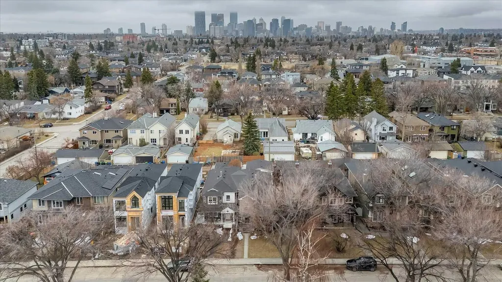 415 28 Avenue NW Calgary AB T2M 2K7