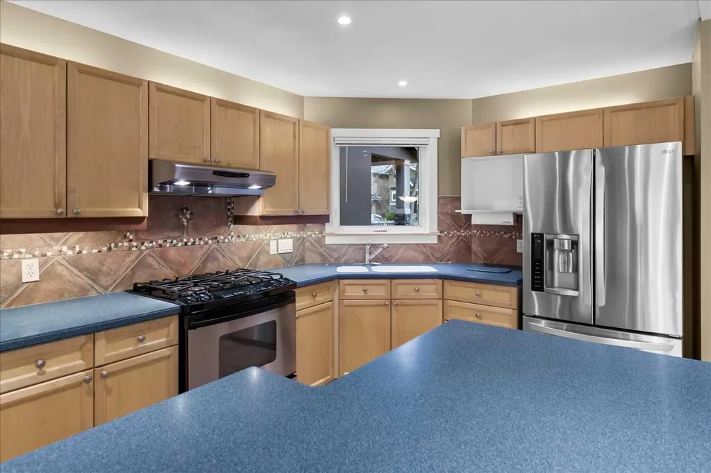 415 28 Avenue NW Calgary AB T2M 2K7