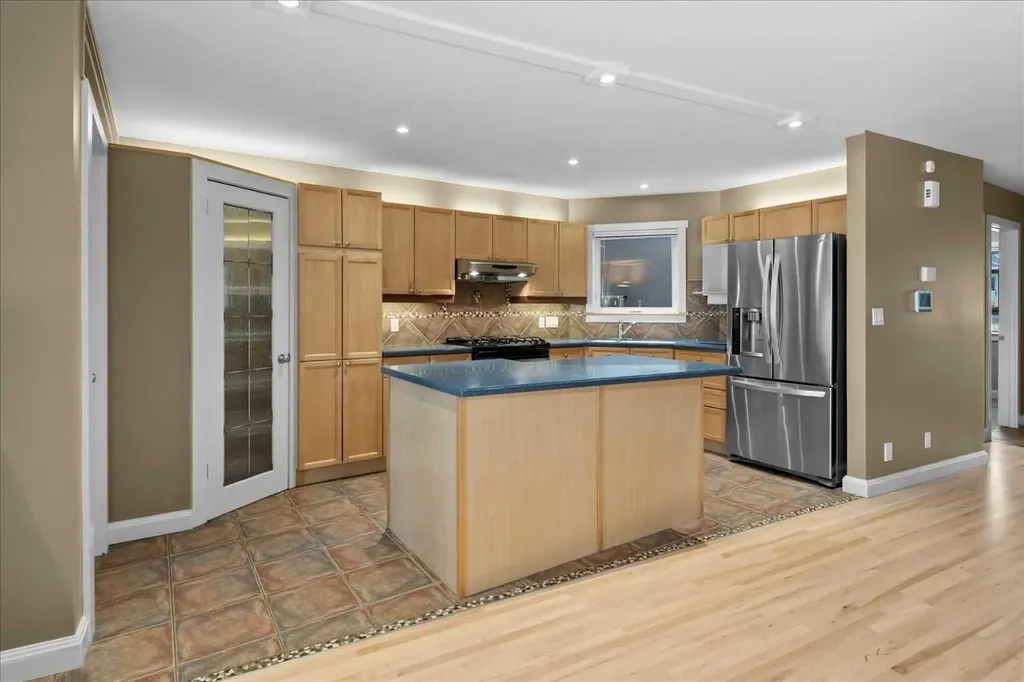 415 28 Avenue NW Calgary AB T2M 2K7