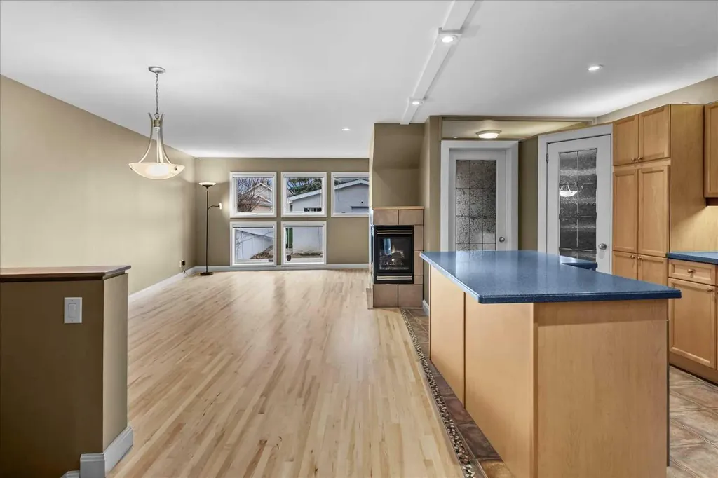 415 28 Avenue NW Calgary AB T2M 2K7
