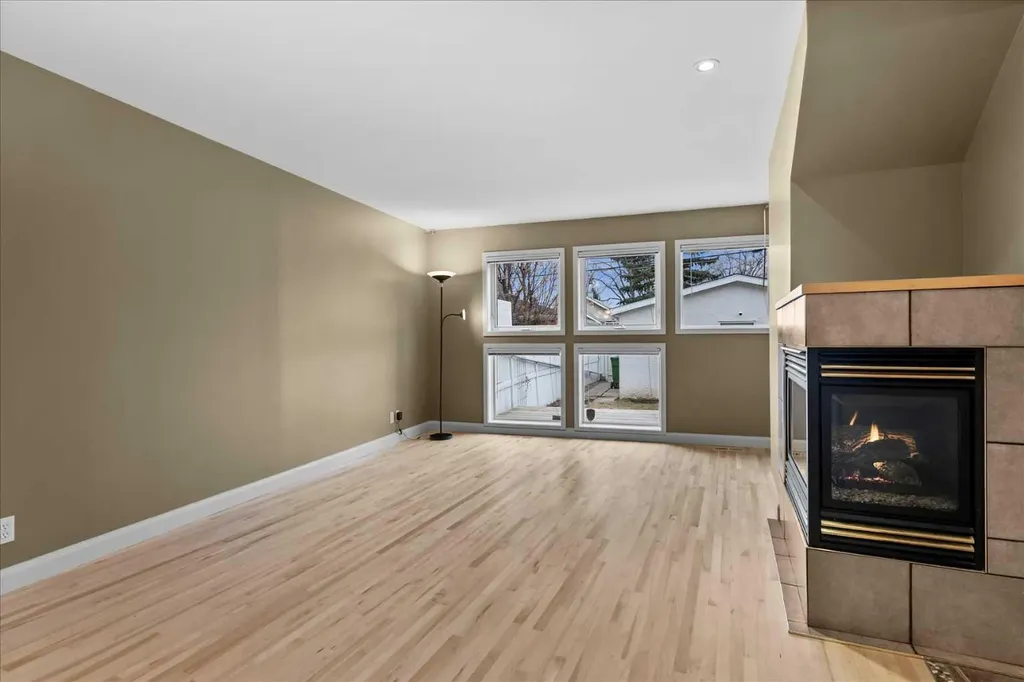415 28 Avenue NW Calgary AB T2M 2K7