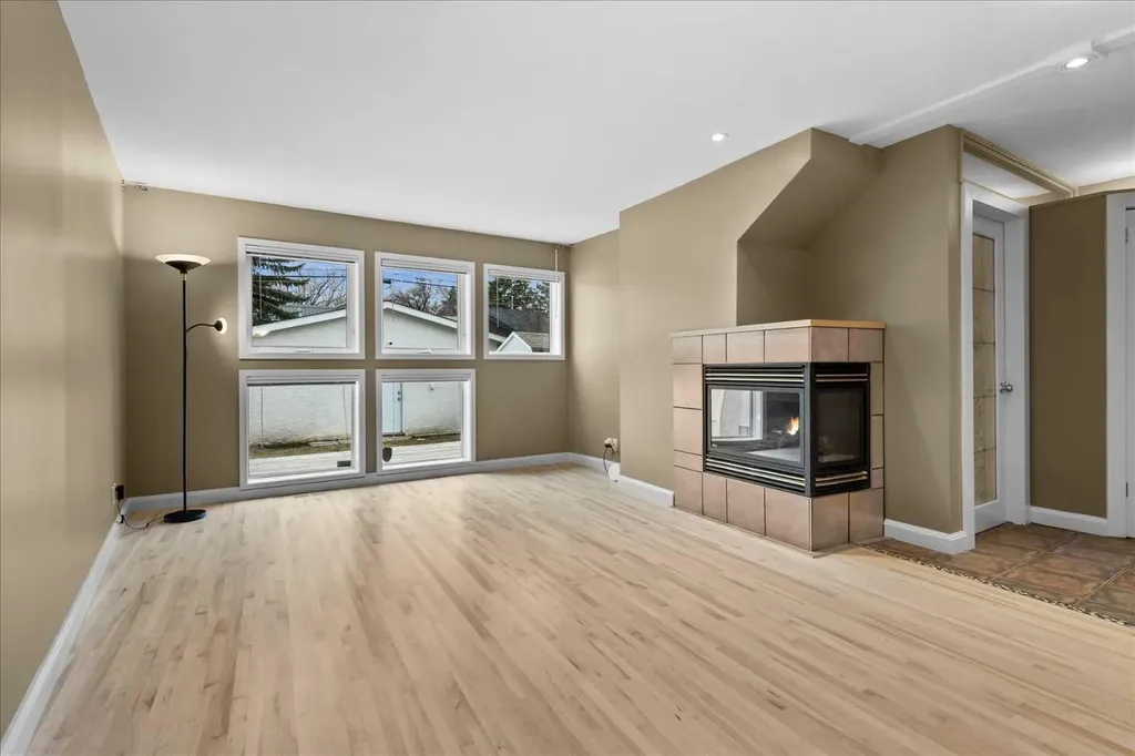 415 28 Avenue NW Calgary AB T2M 2K7