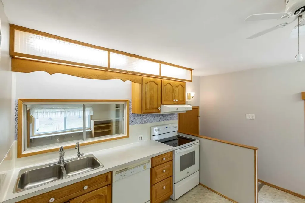 4108 49a Avenue Innisfail AB T4G 1J9
