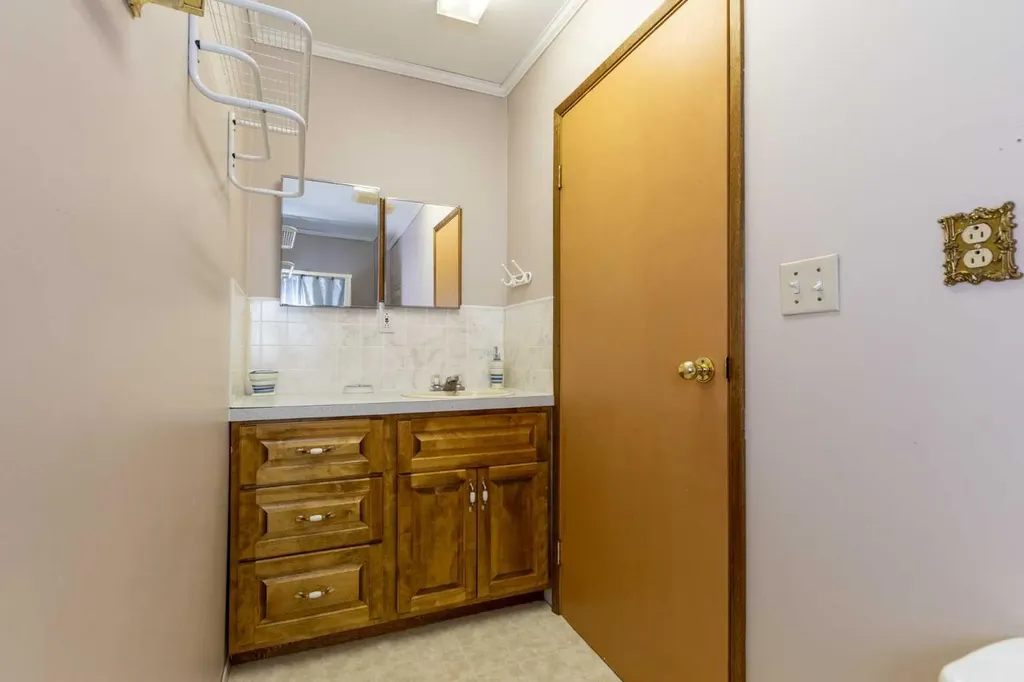 4108 49a Avenue Innisfail AB T4G 1J9