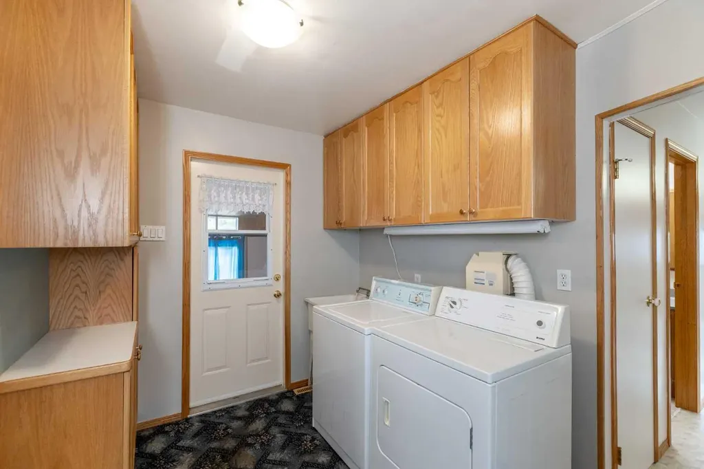 4108 49a Avenue Innisfail AB T4G 1J9