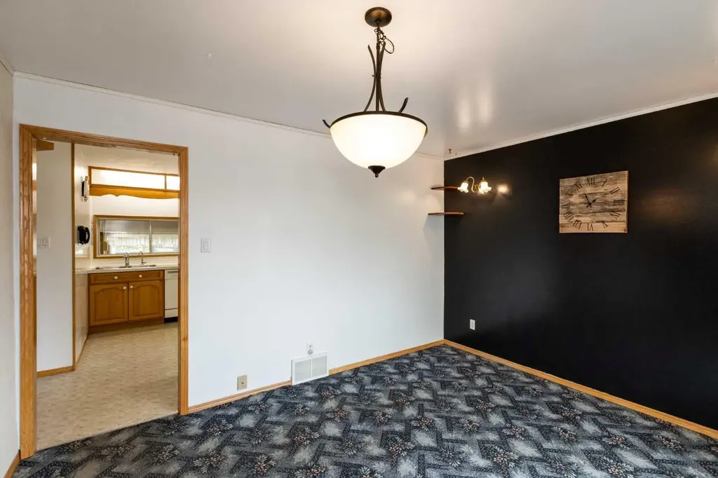 4108 49a Avenue Innisfail AB T4G 1J9
