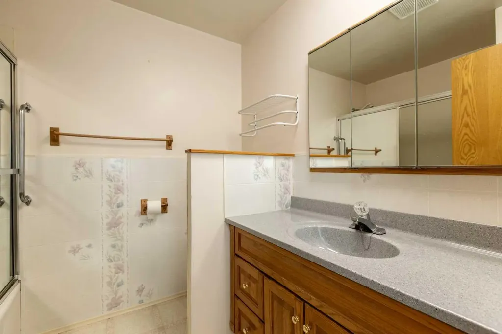 4108 49a Avenue Innisfail AB T4G 1J9