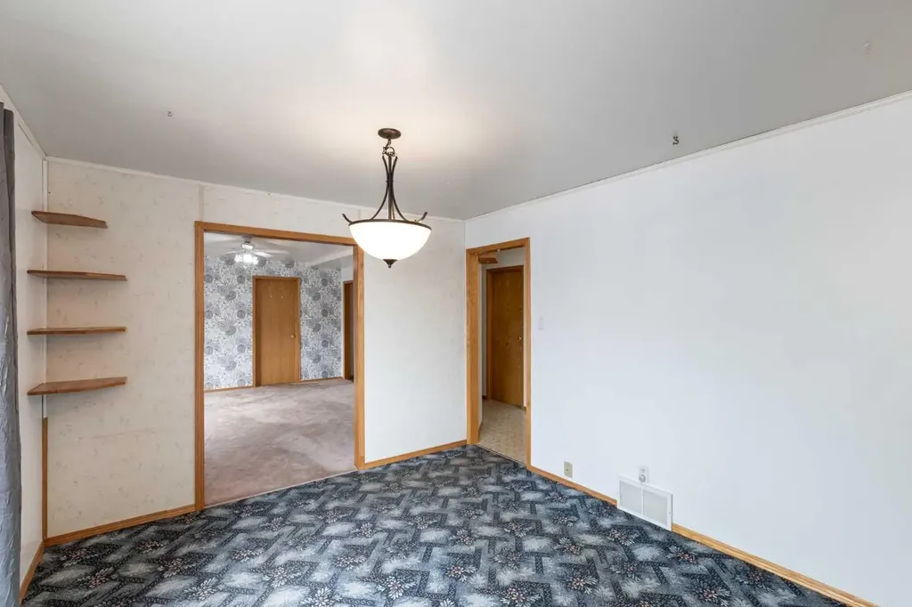 4108 49a Avenue Innisfail AB T4G 1J9