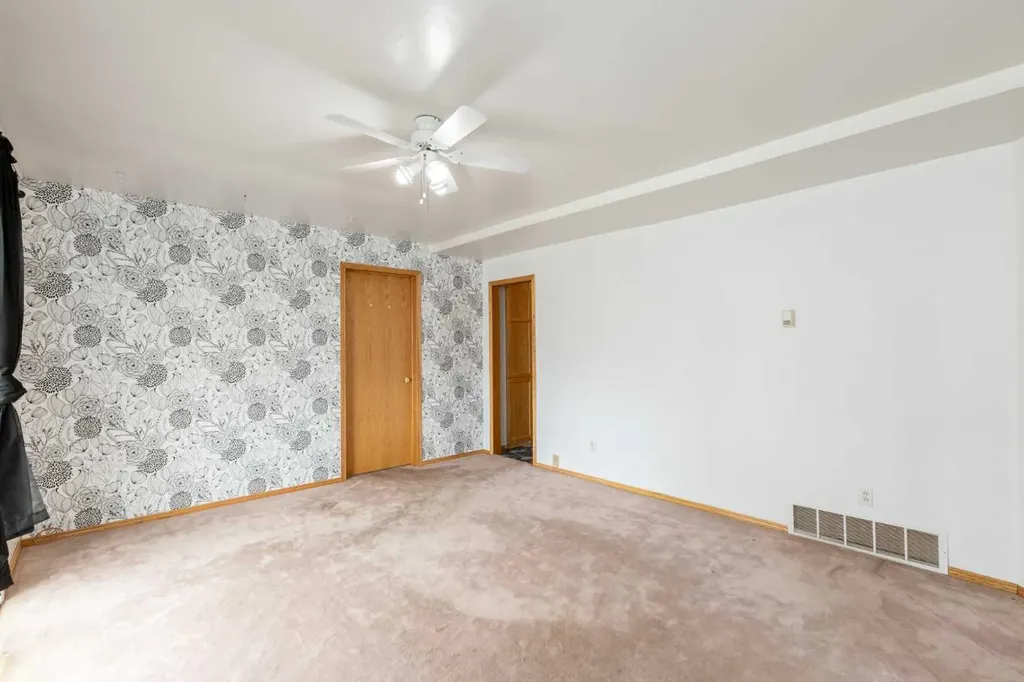 4108 49a Avenue Innisfail AB T4G 1J9