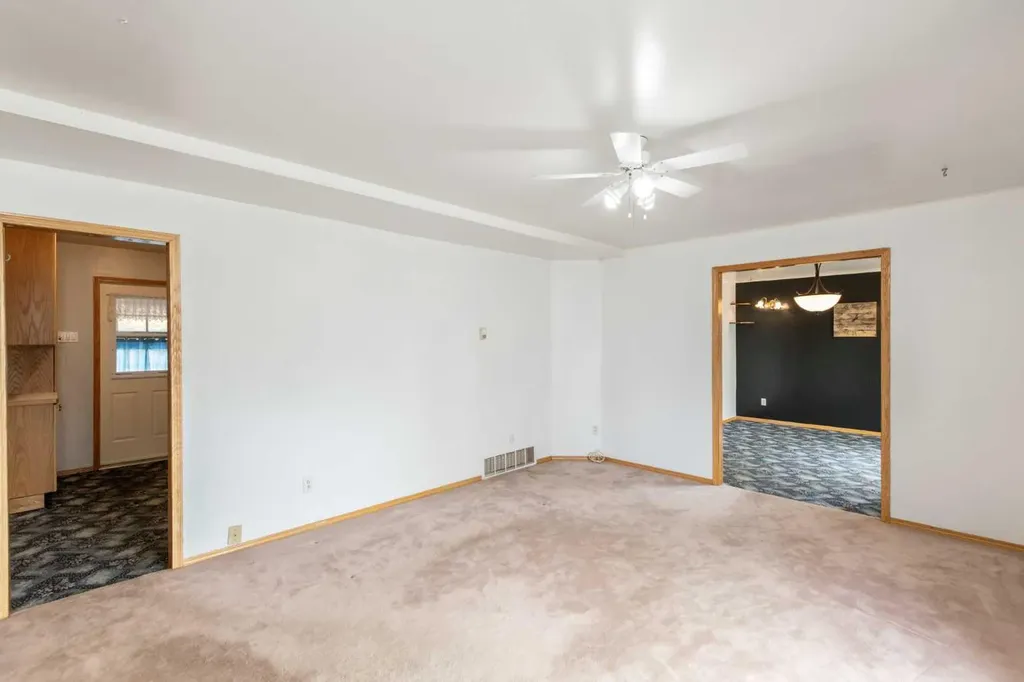 4108 49a Avenue Innisfail AB T4G 1J9