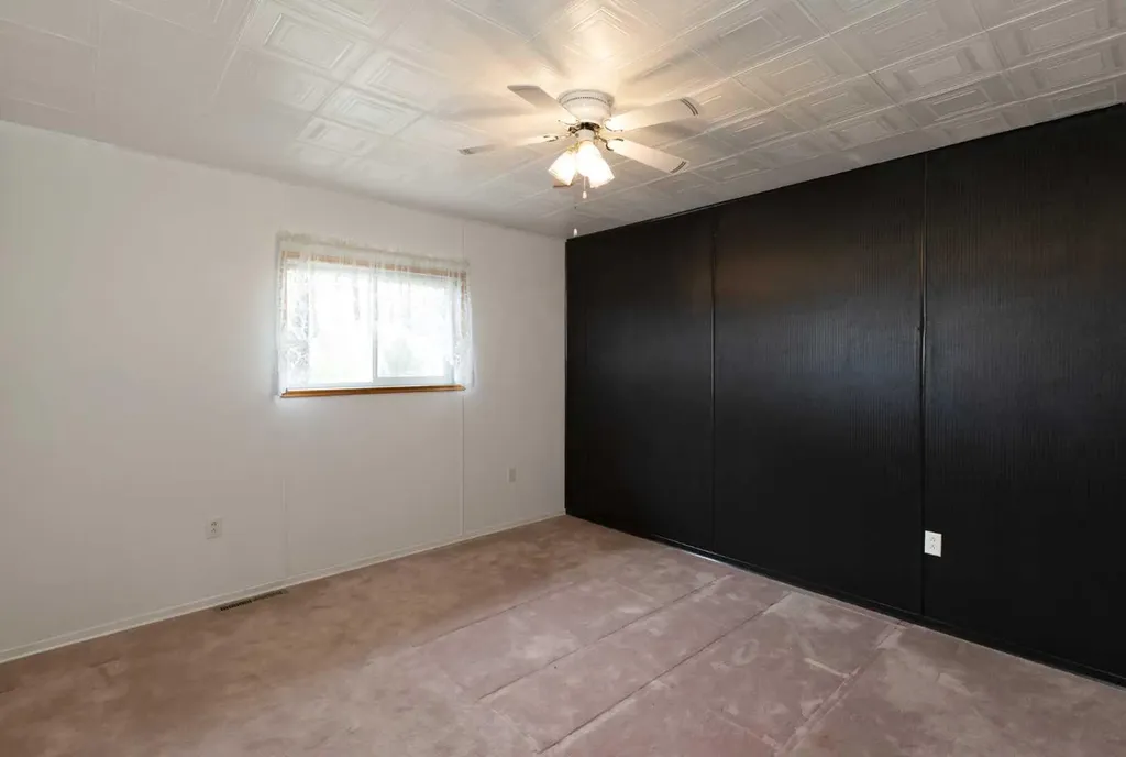 4108 49a Avenue Innisfail AB T4G 1J9