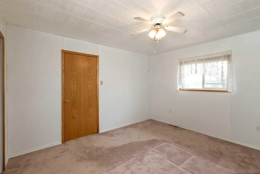 4108 49a Avenue Innisfail AB T4G 1J9
