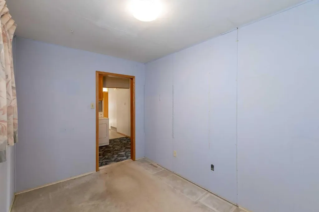 4108 49a Avenue Innisfail AB T4G 1J9
