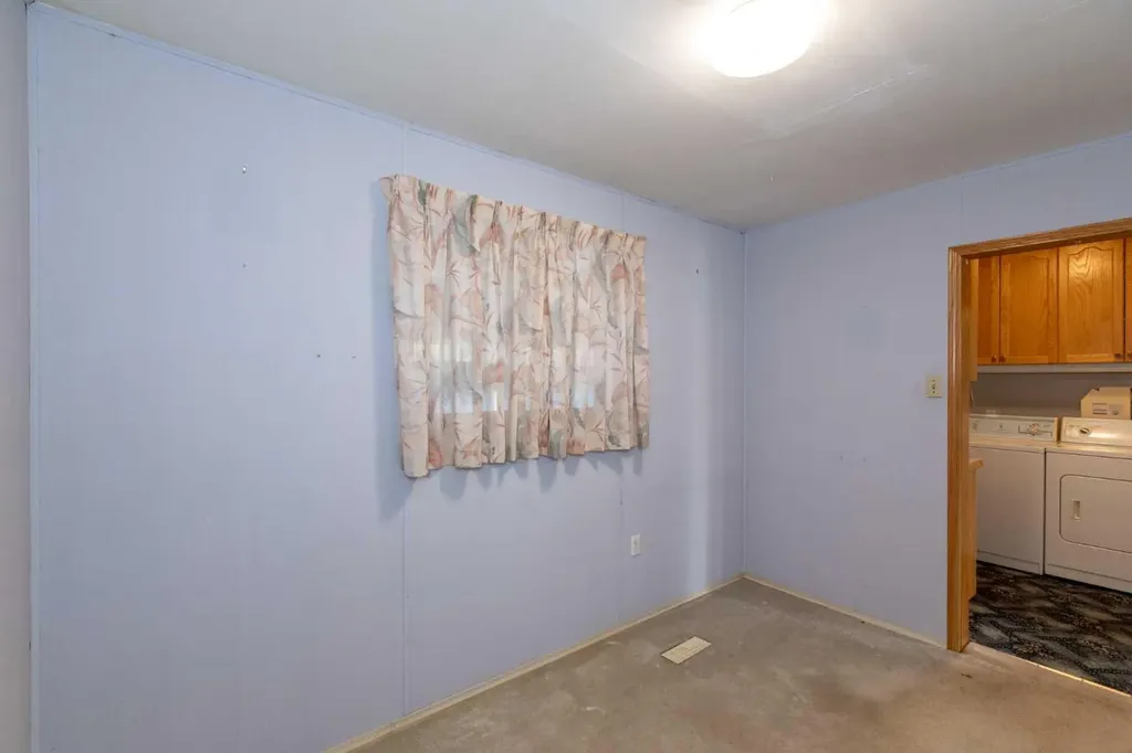 4108 49a Avenue Innisfail AB T4G 1J9