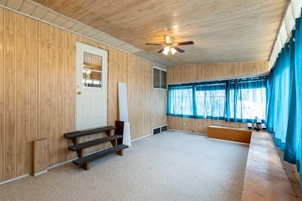 4108 49a Avenue Innisfail AB T4G 1J9