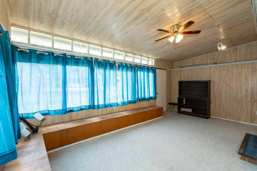 4108 49a Avenue Innisfail AB T4G 1J9
