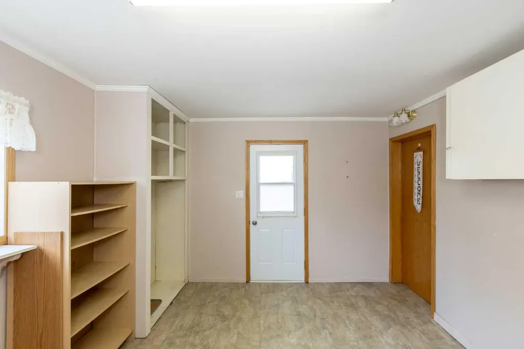 4108 49a Avenue Innisfail AB T4G 1J9