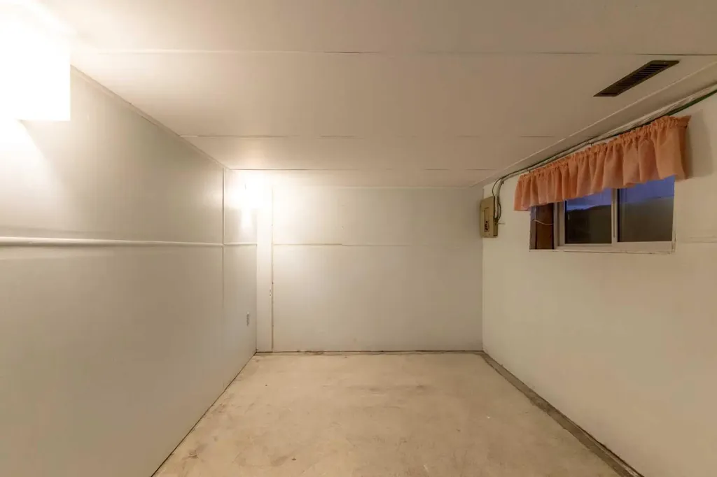 4108 49a Avenue Innisfail AB T4G 1J9