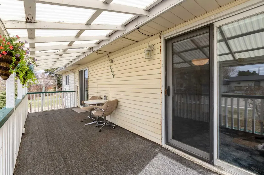 4108 49a Avenue Innisfail AB T4G 1J9