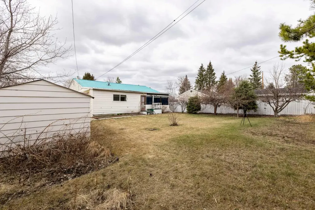 4108 49a Avenue Innisfail AB T4G 1J9