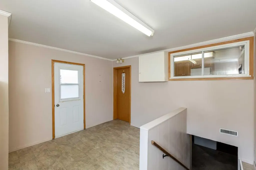 4108 49a Avenue Innisfail AB T4G 1J9