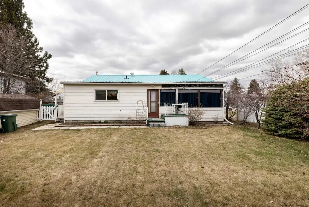 4108 49a Avenue Innisfail AB T4G 1J9