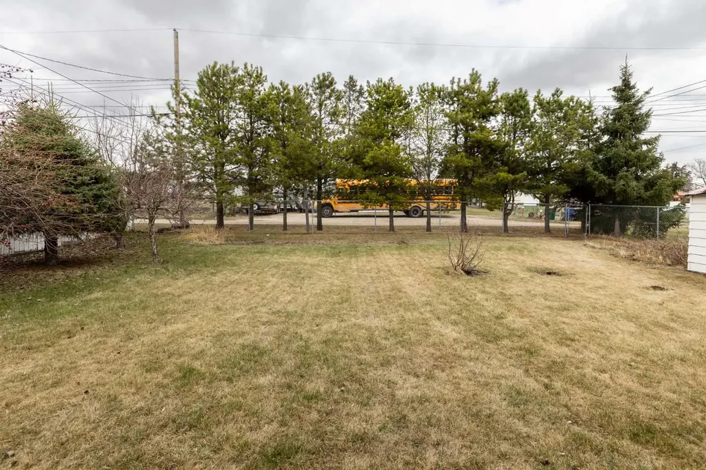 4108 49a Avenue Innisfail AB T4G 1J9