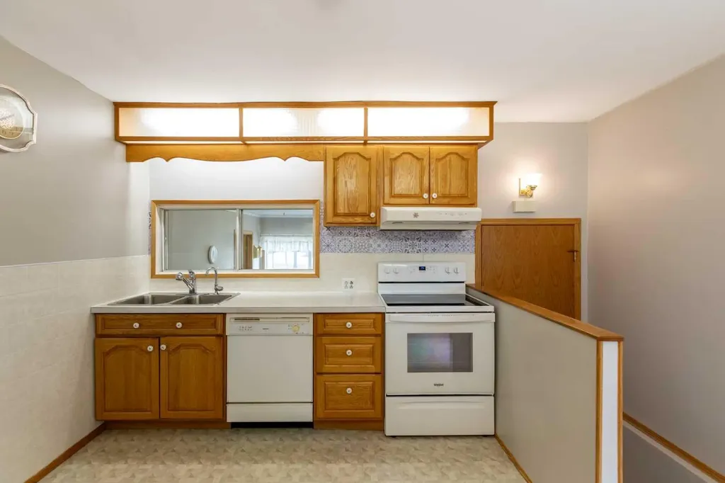 4108 49a Avenue Innisfail AB T4G 1J9