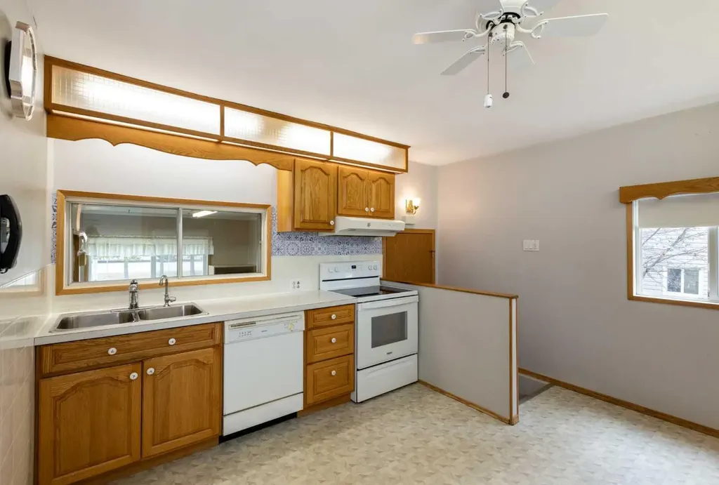 4108 49a Avenue Innisfail AB T4G 1J9