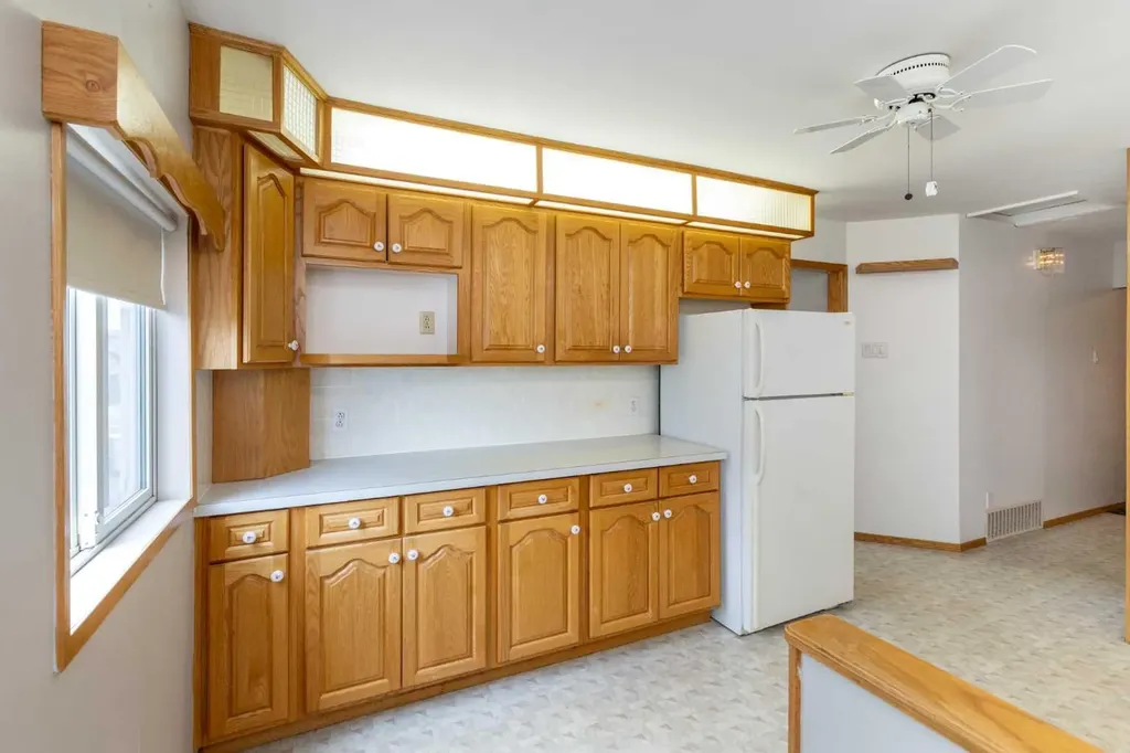 4108 49a Avenue Innisfail AB T4G 1J9