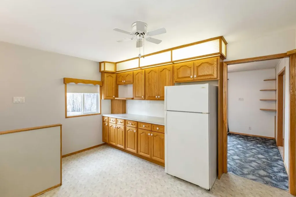 4108 49a Avenue Innisfail AB T4G 1J9