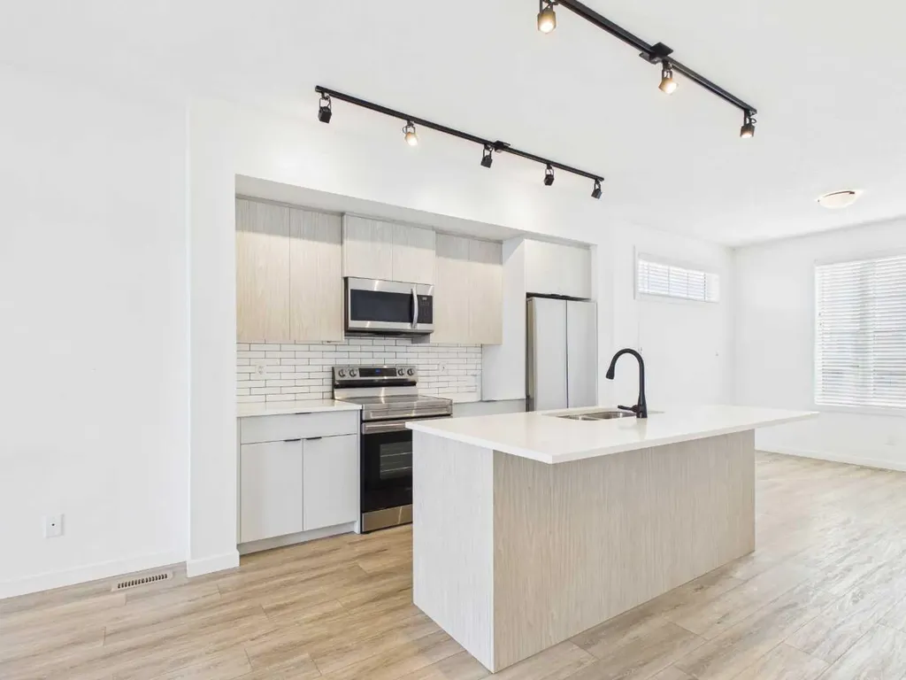 2480 210 Avenue SE Calgary AB t2x 4g1
