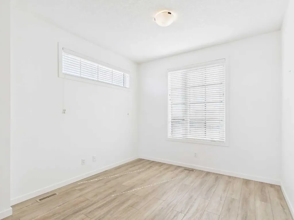 2480 210 Avenue SE Calgary AB t2x 4g1
