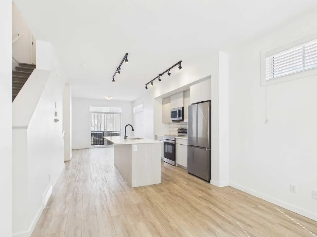 2480 210 Avenue SE Calgary AB t2x 4g1
