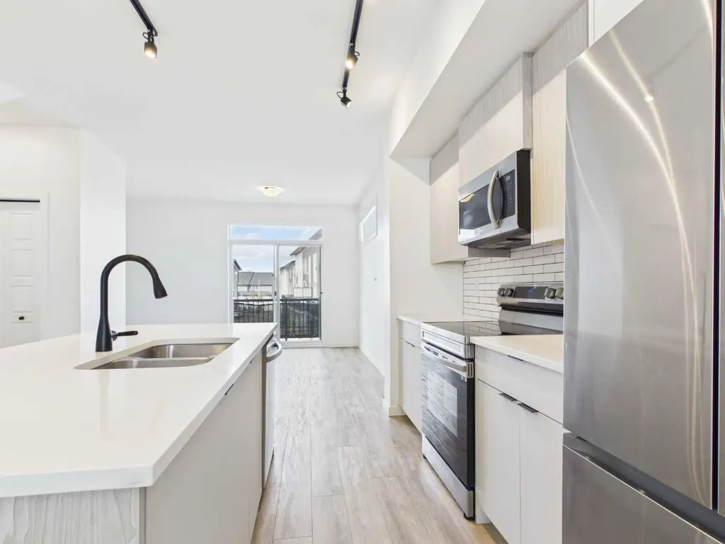 2480 210 Avenue SE Calgary AB t2x 4g1
