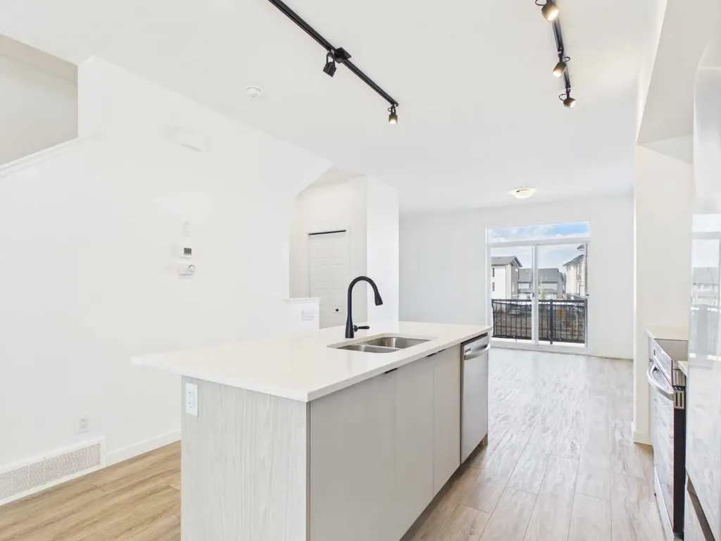 2480 210 Avenue SE Calgary AB t2x 4g1