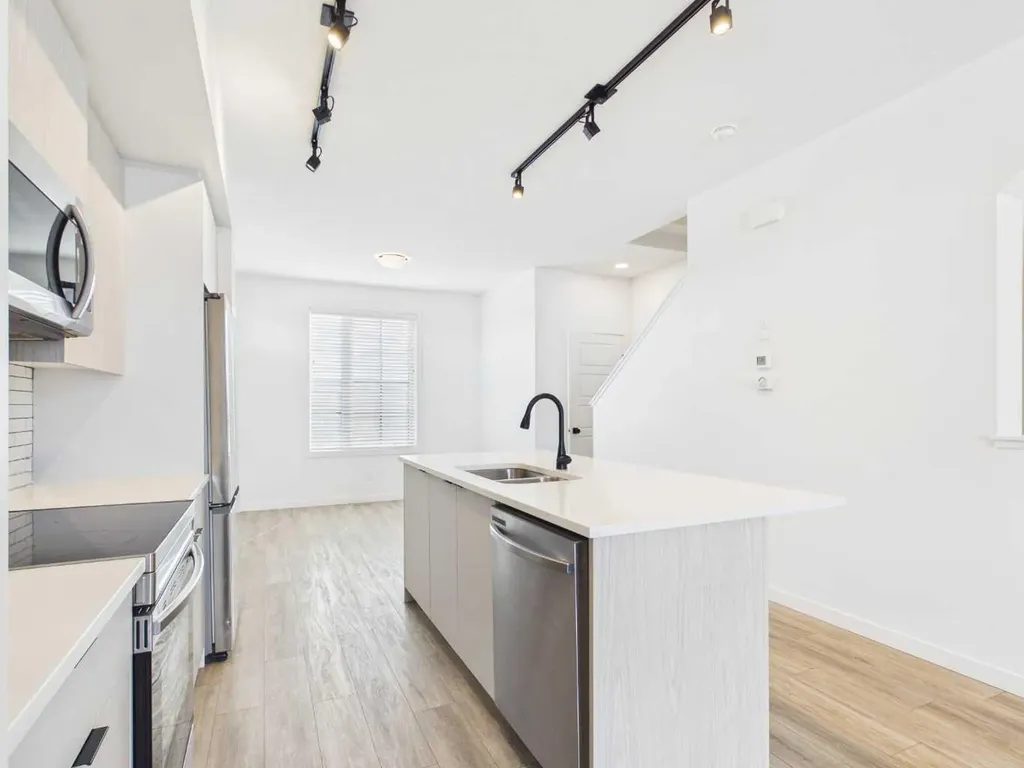 2480 210 Avenue SE Calgary AB t2x 4g1