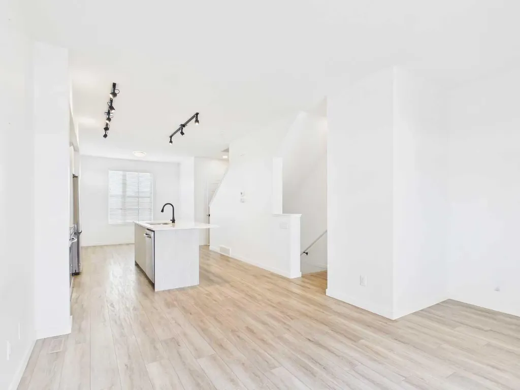 2480 210 Avenue SE Calgary AB t2x 4g1