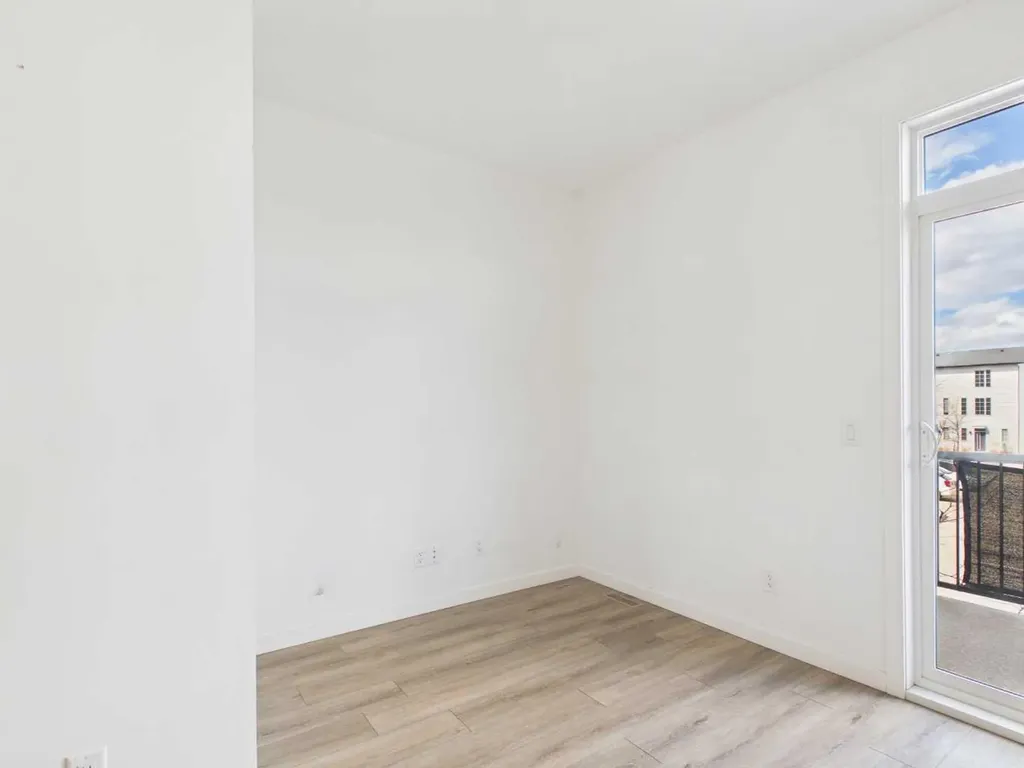 2480 210 Avenue SE Calgary AB t2x 4g1