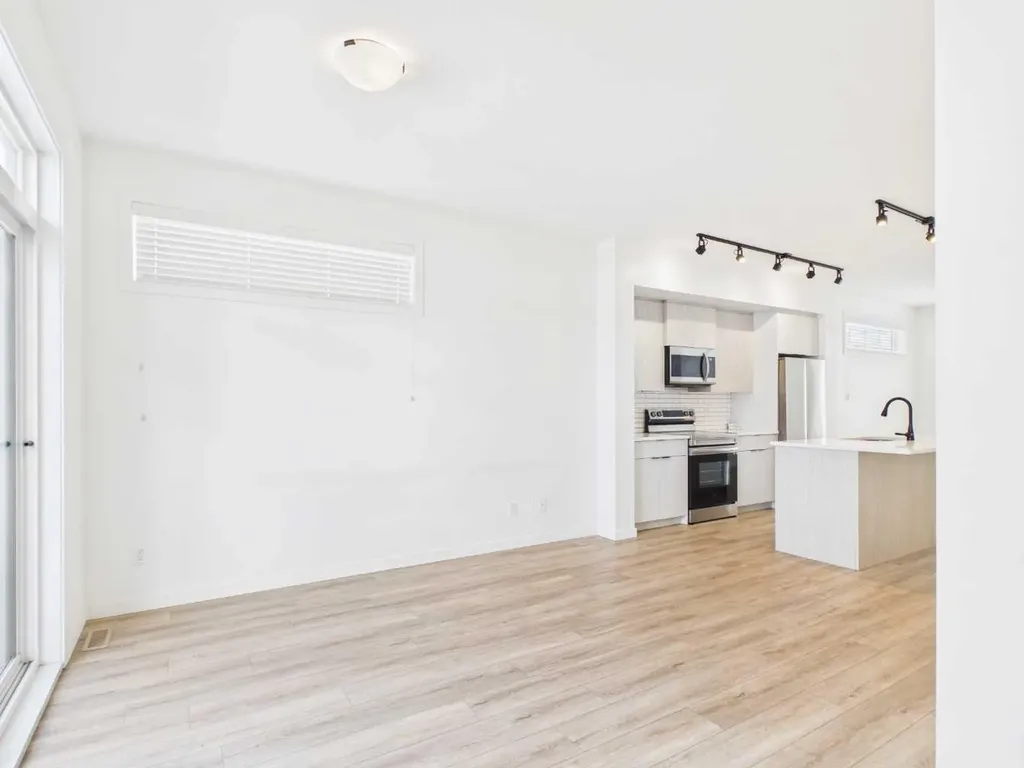 2480 210 Avenue SE Calgary AB t2x 4g1
