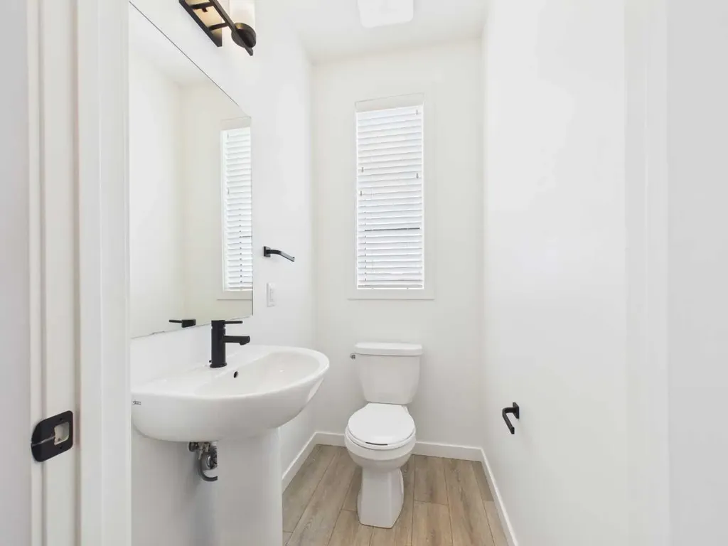 2480 210 Avenue SE Calgary AB t2x 4g1