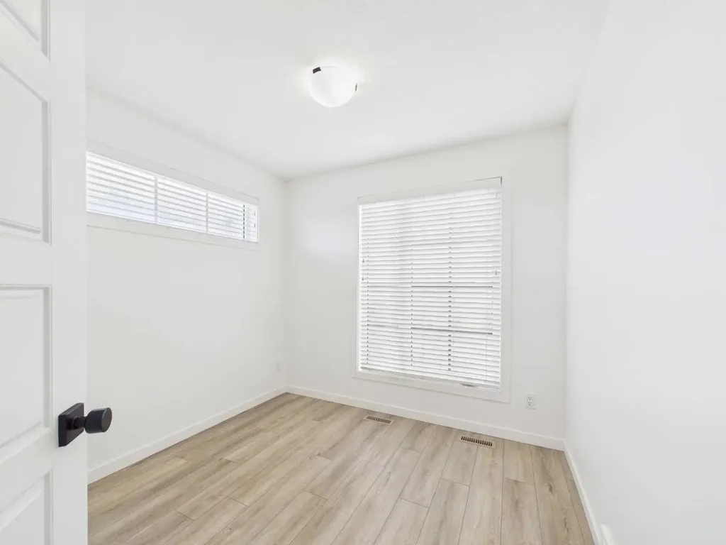 2480 210 Avenue SE Calgary AB t2x 4g1