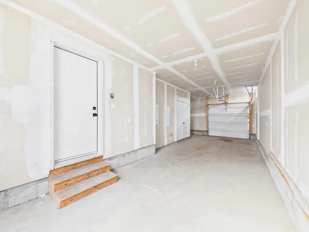2480 210 Avenue SE Calgary AB t2x 4g1