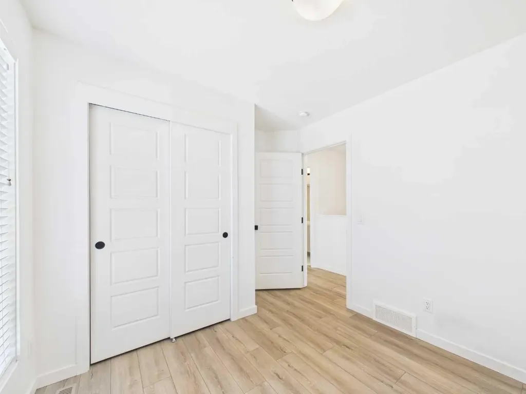 2480 210 Avenue SE Calgary AB t2x 4g1