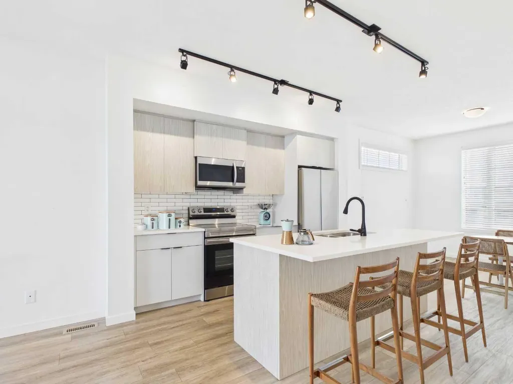 2480 210 Avenue SE Calgary AB t2x 4g1
